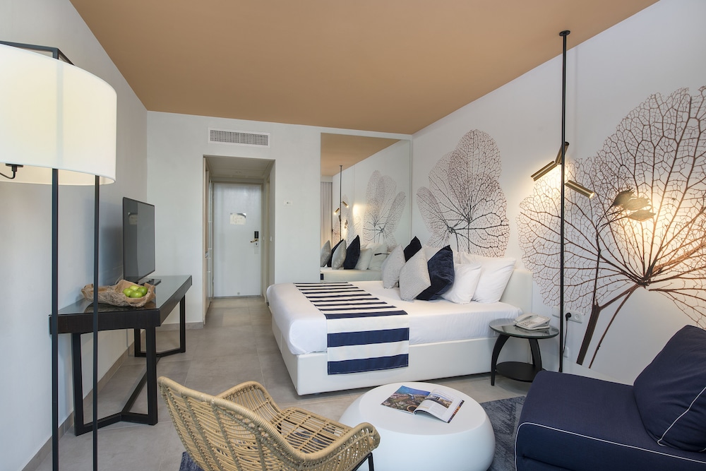Standard Almog Room photo 2