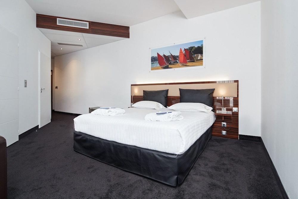 Superior Suite - Photo 6