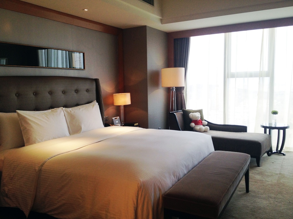 Executive Room, 1 King Bed - Photo 2