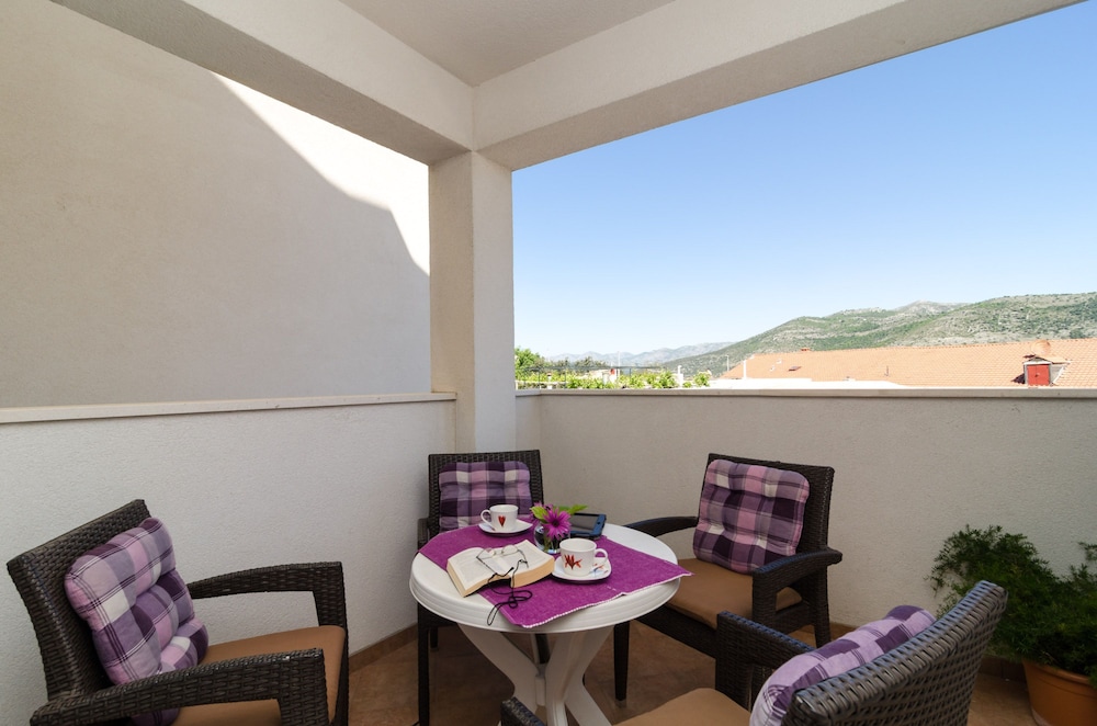Apartment, 2 Bedrooms, Balcony photo 3