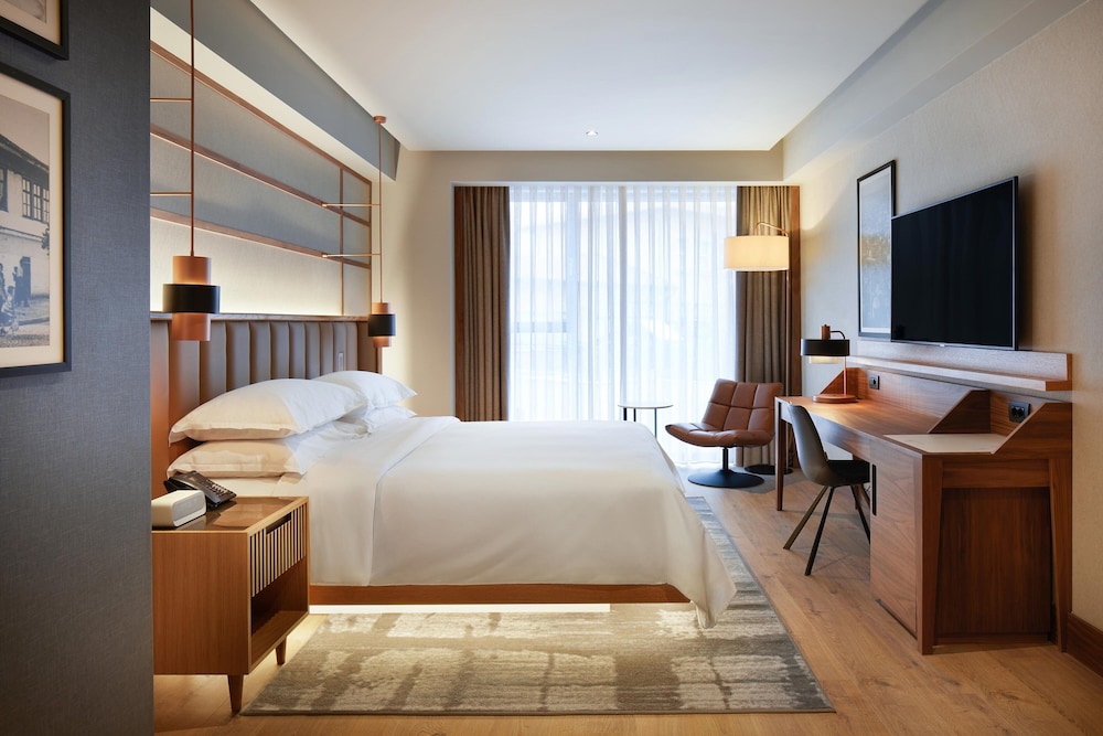 Room, 1 King Bed - Photo 10