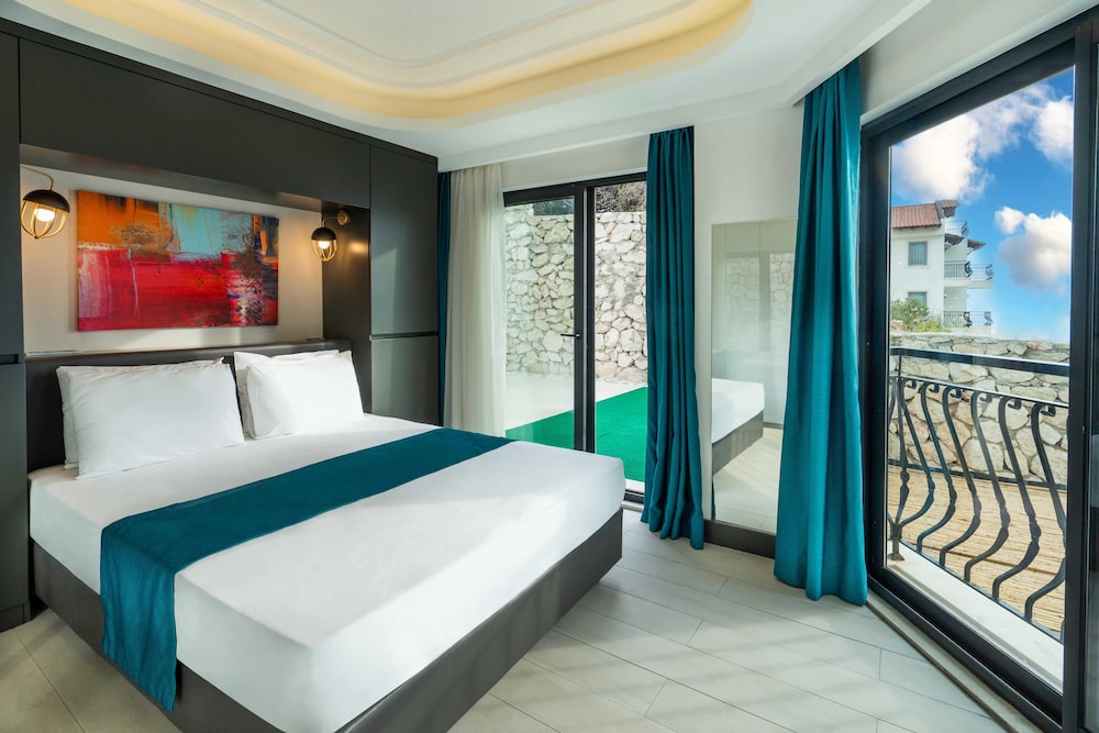 Junior Room, Terrace, Sea View - Photo 2