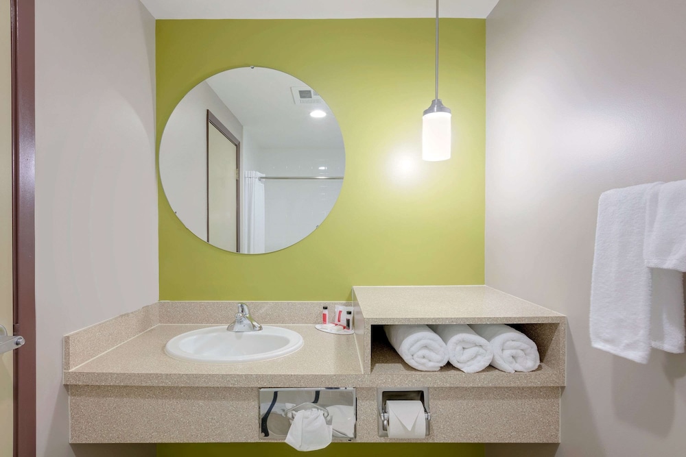 Suite, 1 King Bed, Jetted Tub - Photo 6