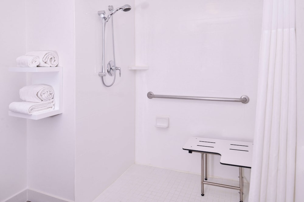 Room, Accessible, Non Smoking - Photo 9