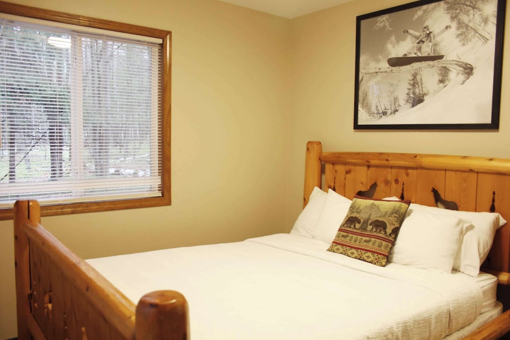 Room (Alpine Haus) - Photo 2