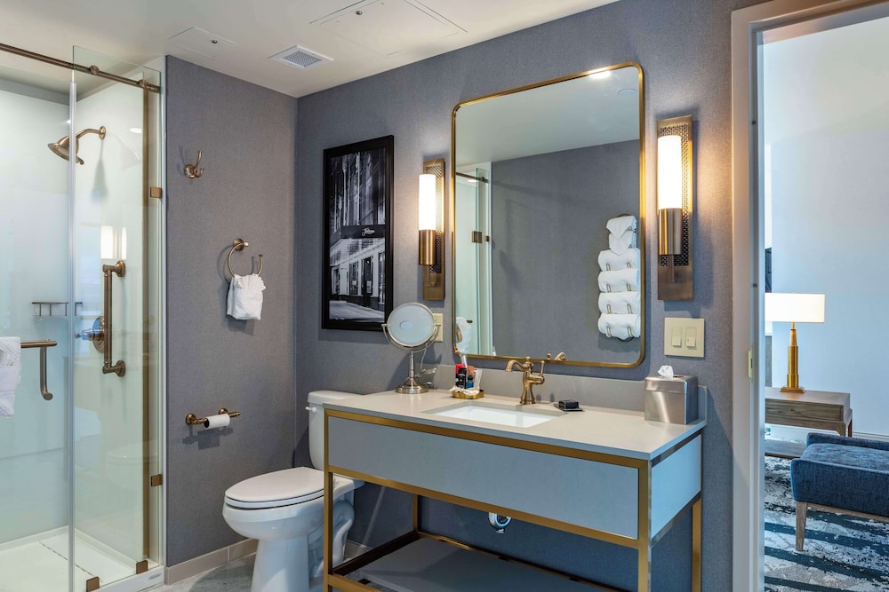 Deluxe Room, 2 Queen Beds, Accessible, Bathtub (Hearing) - Photo 3