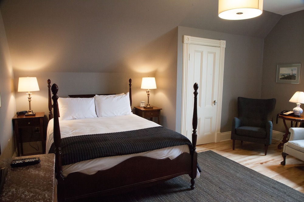 Standard Queen Room photo 2