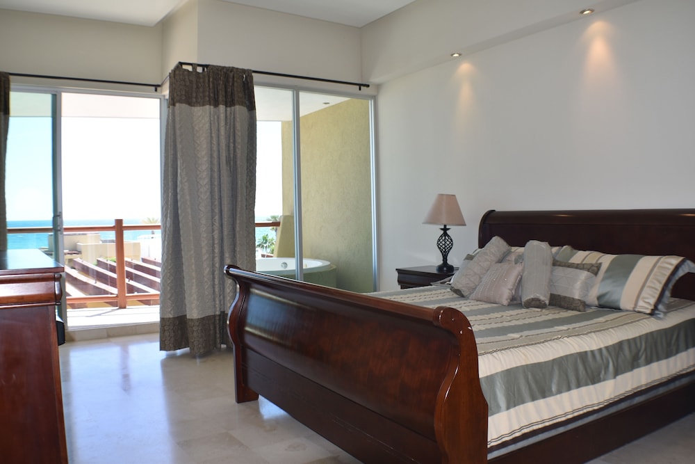 Deluxe Condo, 1 Bedroom, Ocean View photo 1
