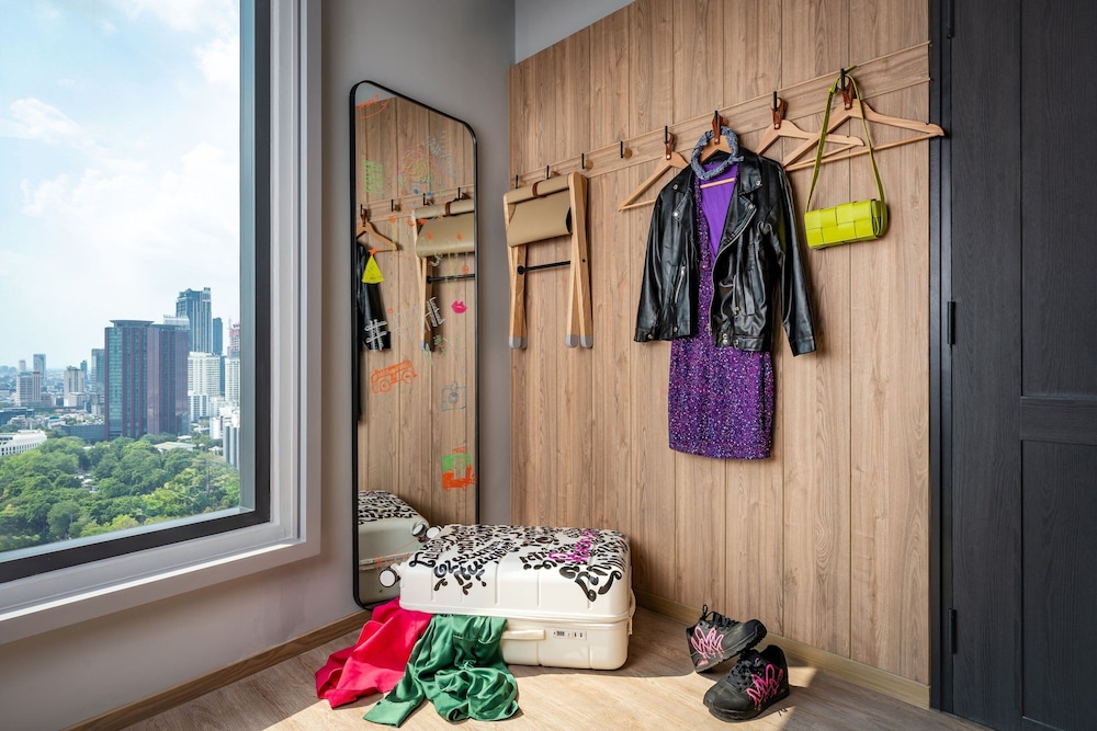 Room, 2 Twin Beds, City View (Corner)