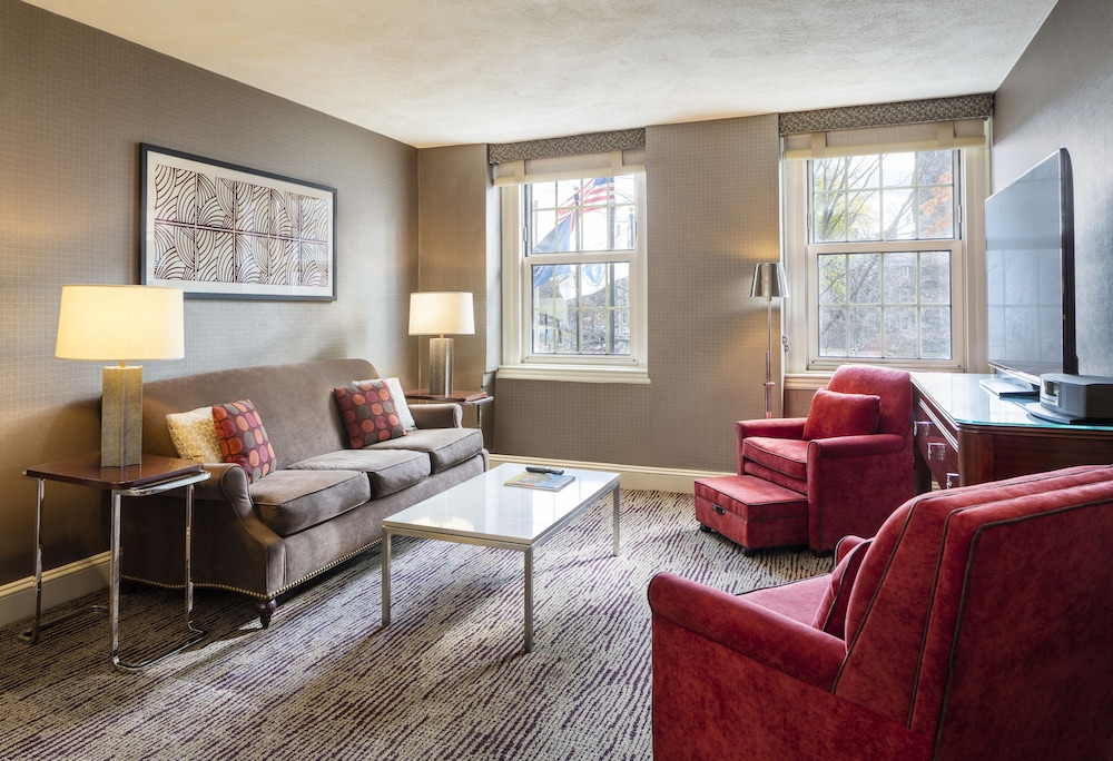 Suite, 1 Bedroom - Photo 1