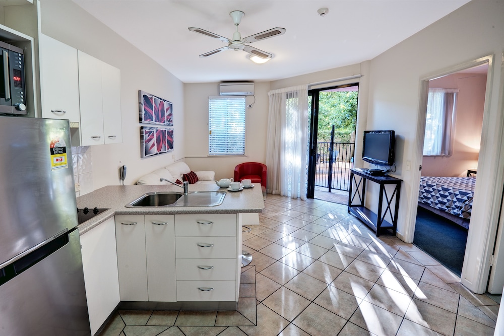 2 Bedrooms Courtyard Area Apartment photo 2