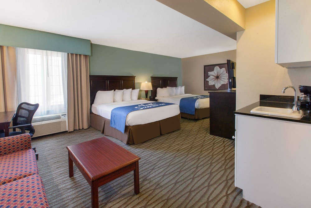 Deluxe Room, Multiple Beds, Non Smoking photo 1