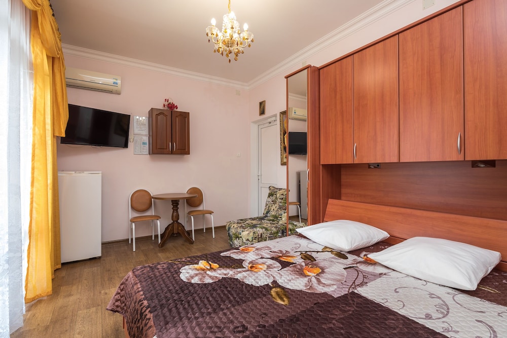 Comfort Triple Room