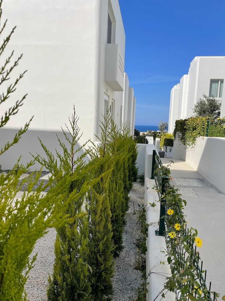 Villa photo 2
