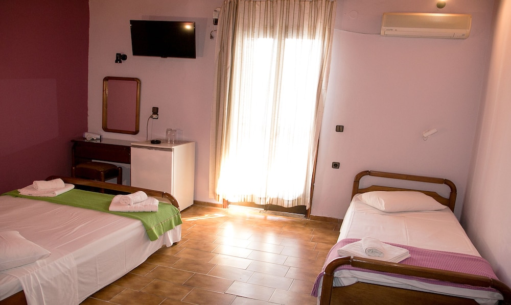 Economy Triple Room