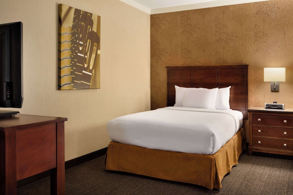 Suite, 2 Bedrooms, Non Smoking, 2 Bathrooms (2 Queen, 1 Double, Sofa Sleeper) - Photo 3