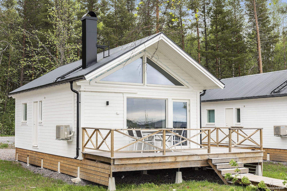 Deluxe Cabin (Excluding Towels, Sheets, Cleaning) photo 1