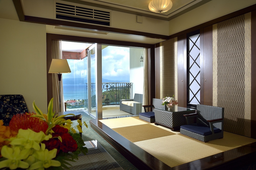 Premier Twin High Floor for 4 people, Non Smoking - Photo 3