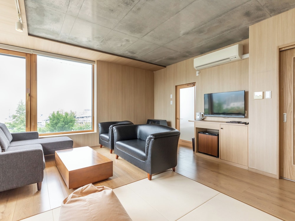 Premium Twin Room, Non Smoking (2 Semi-double beds) photo 1