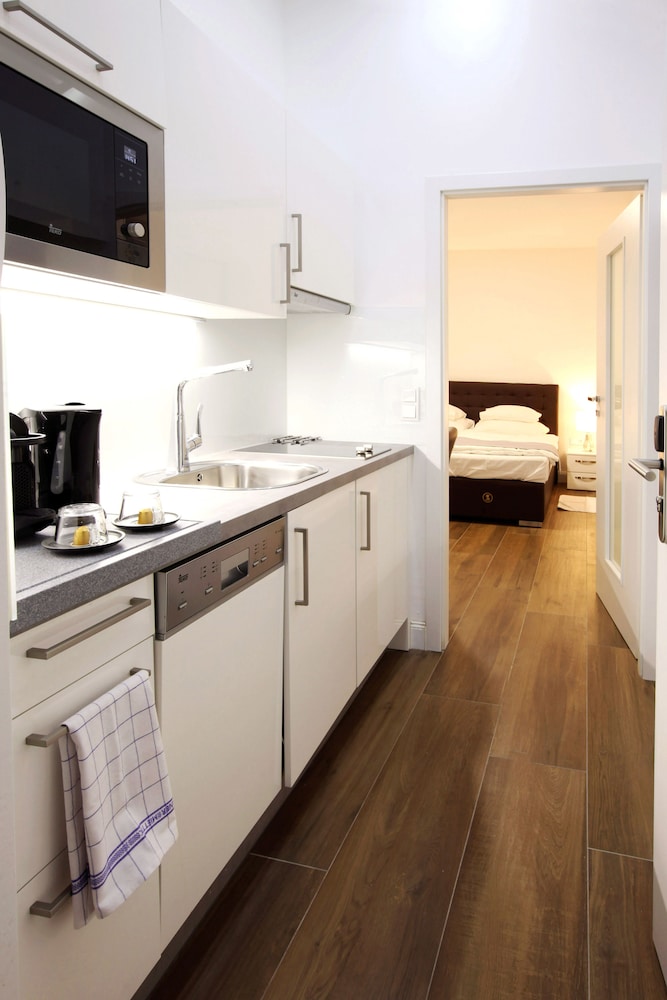 Economy Studio, Ground Floor
