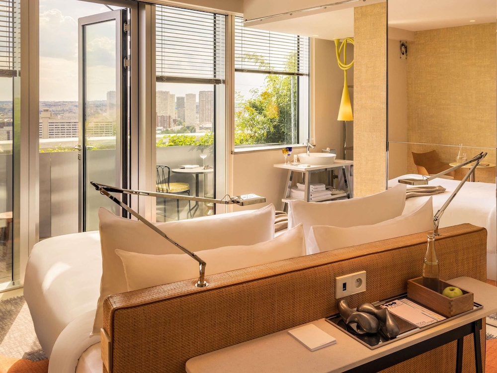 Deluxe Room, 1 King Bed, Terrace photo 1
