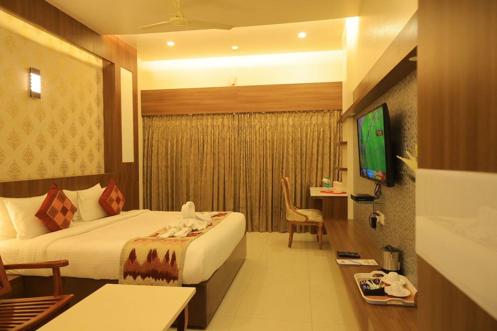 Executive Room, 1 King Bed, City View photo 1