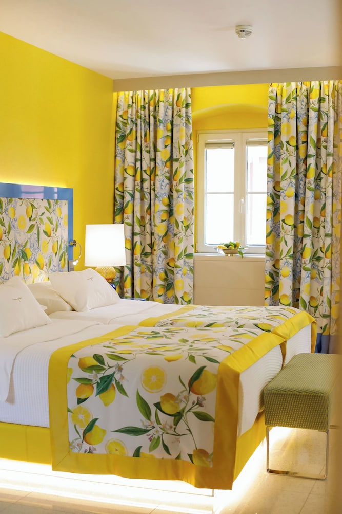 Deluxe Suite photo 3