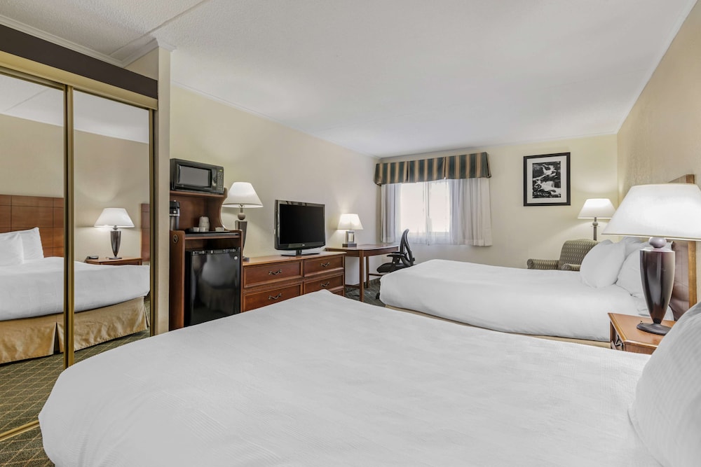Suite, Multiple Beds, Non Smoking, Kitchenette (Living Room) photo 2