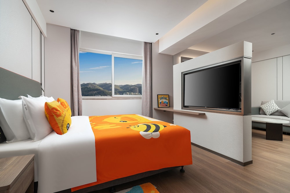 Suite, 1 King Bed (Kids Theme) photo 3