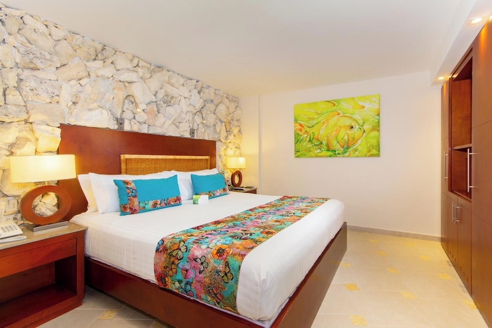 Standard Room, 1 King Bed, City View - Photo 6