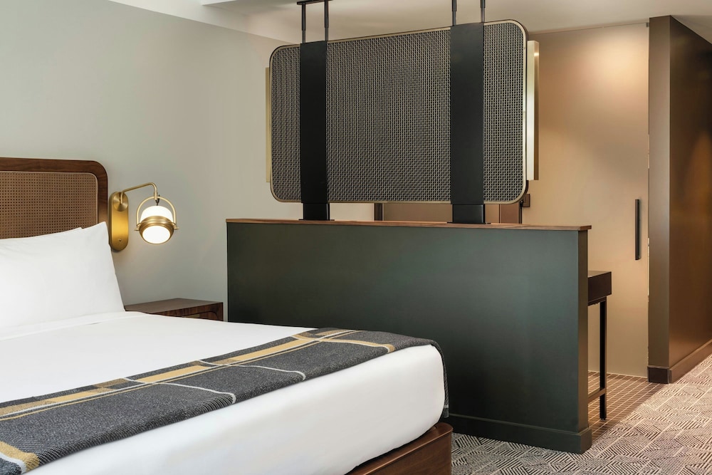 Classic Room, 1 King Bed, Tower - Photo 2