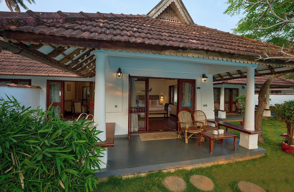 Lakefront Luxury Villas with Plunge Pool photo 2