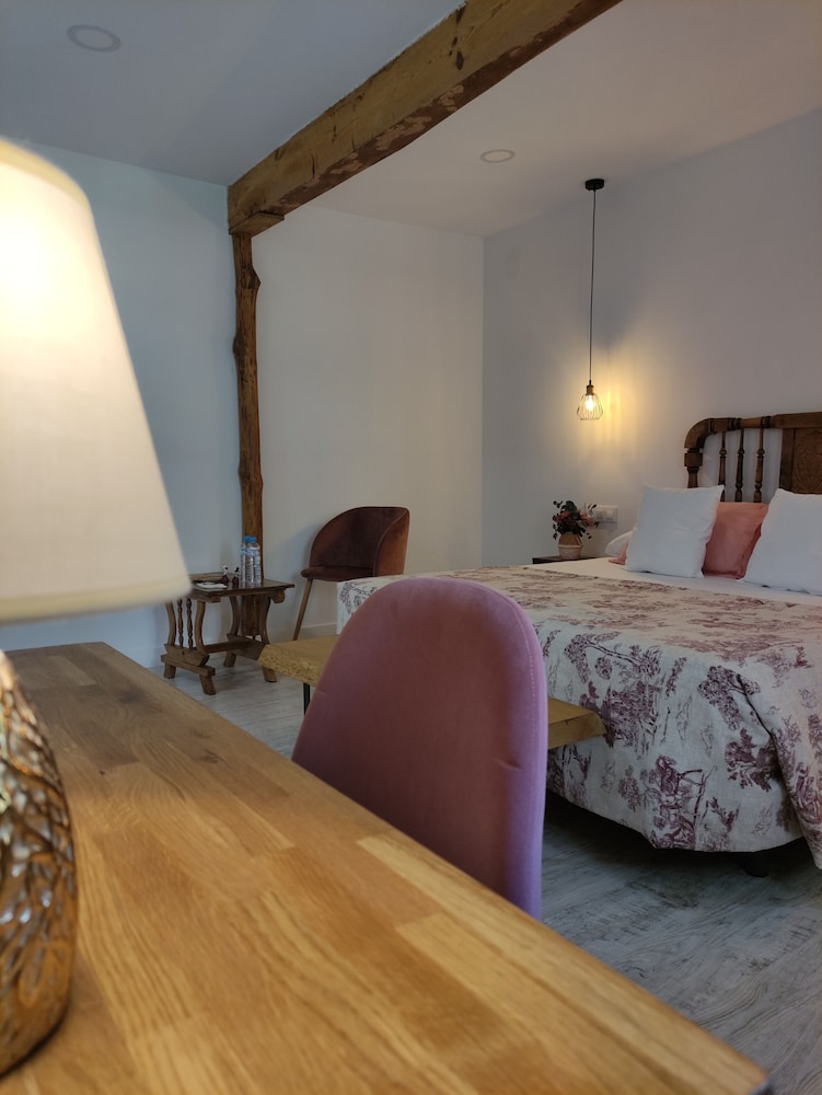 Room, 1 Queen Bed, Courtyard View photo 3