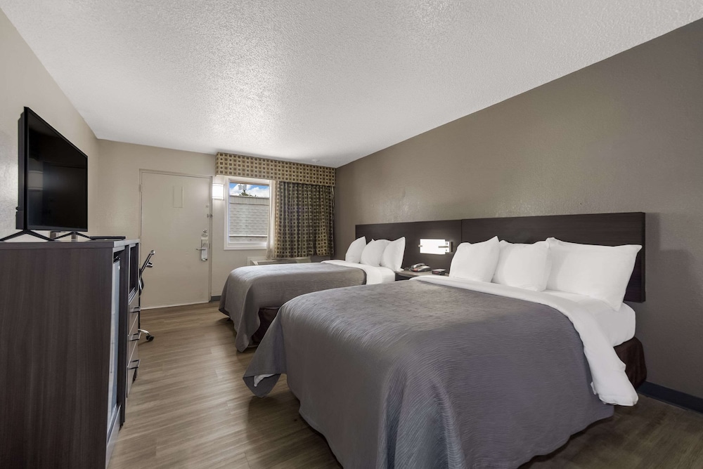 Standard Room, 2 Double Beds, Smoking photo 2