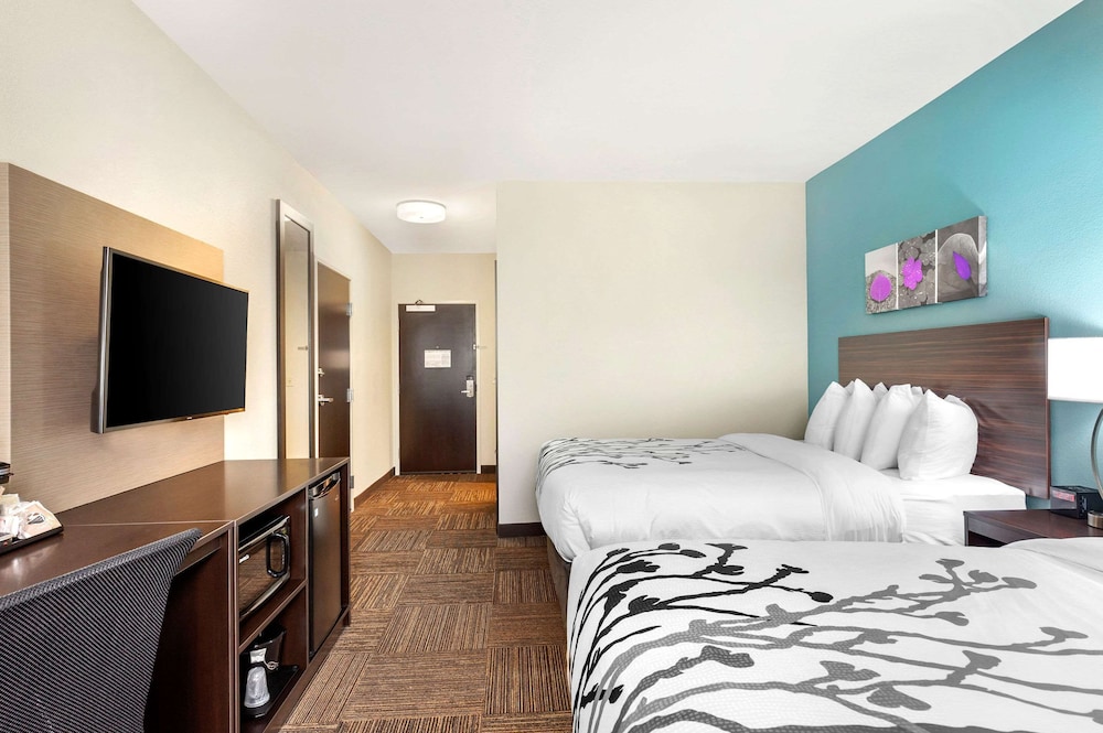 Room, 2 Queen Beds, Accessible, Non Smoking (Hearing Accessible) - Photo 1