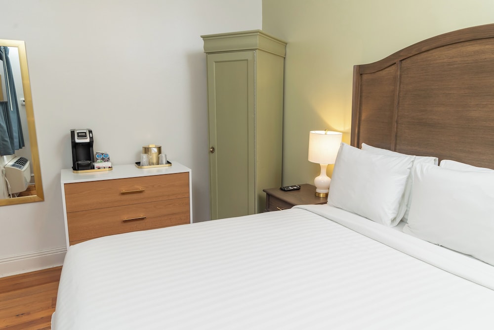 Deluxe Room, 1 Queen Bed - Photo 2