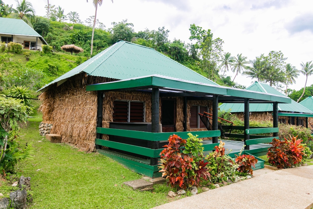 Deluxe Seaside Bure (children 2 Years Above)