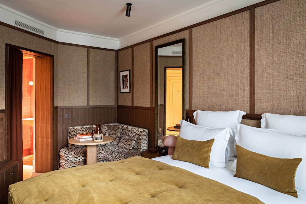 Deluxe Suite, Connecting Rooms