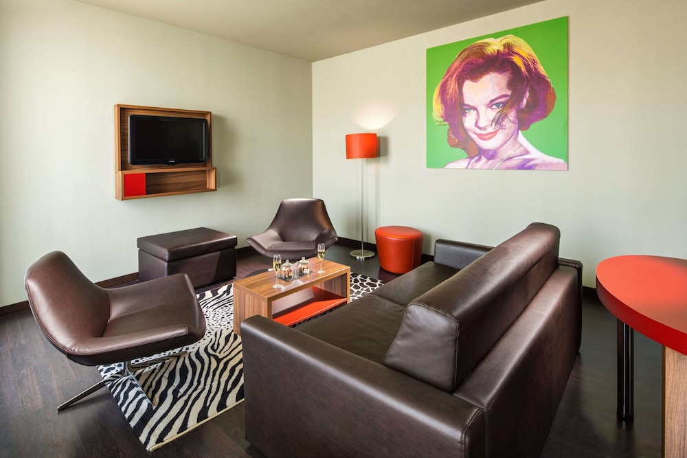 Junior Suite, 1 King Bed, Non Smoking - Photo 4
