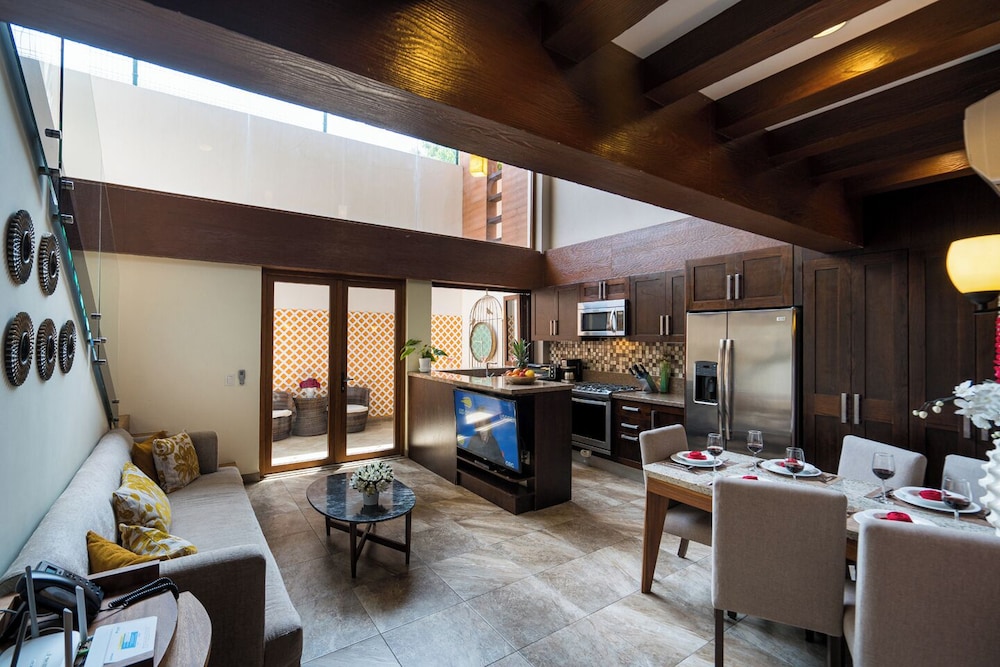 Deluxe Townhome, 2 Bedrooms, Mezzanine