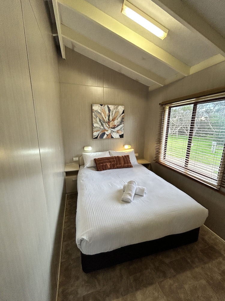Comfort Cabin, Partial Ocean View photo 2
