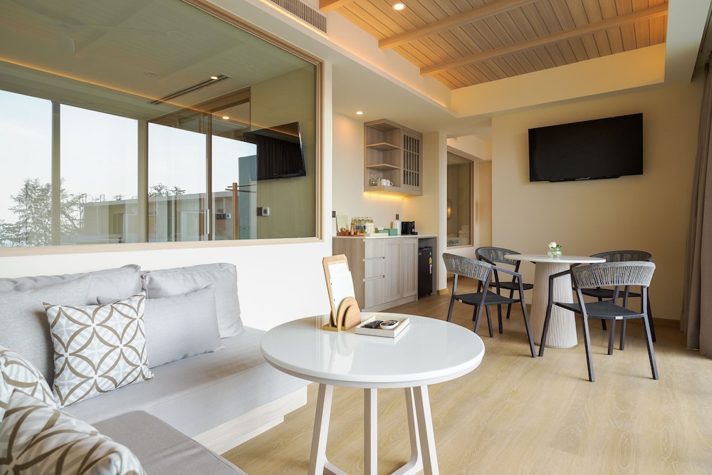 Seaside Two-bedroom Pool Suite - Photo 1