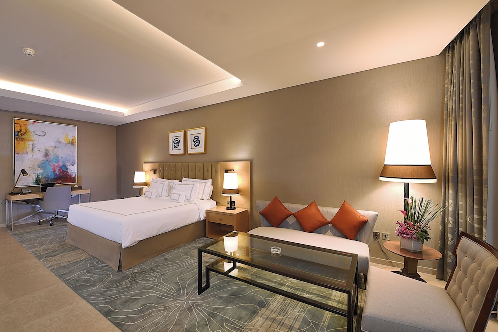 Executive Suite - Complimentary Luxury Transfers to Jumeirah Beach and Mall of Emirates