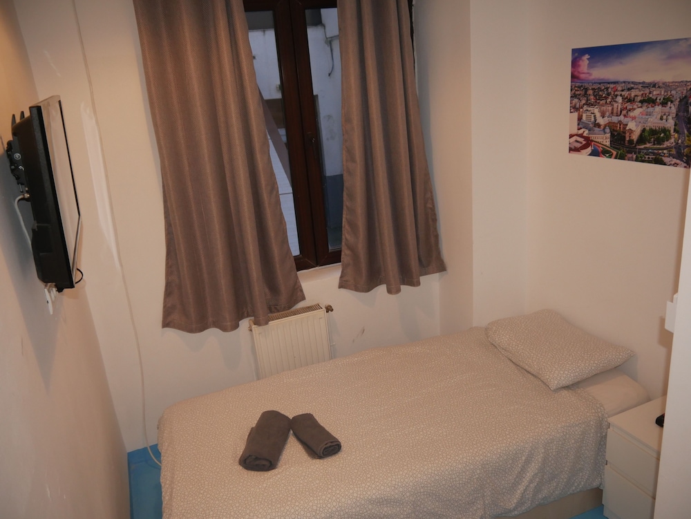 Basic Single Room photo 3