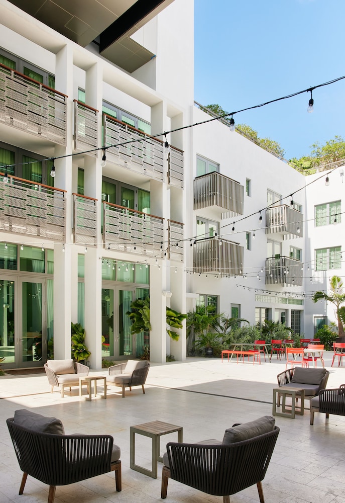 Betsy Balcony - Photo 9