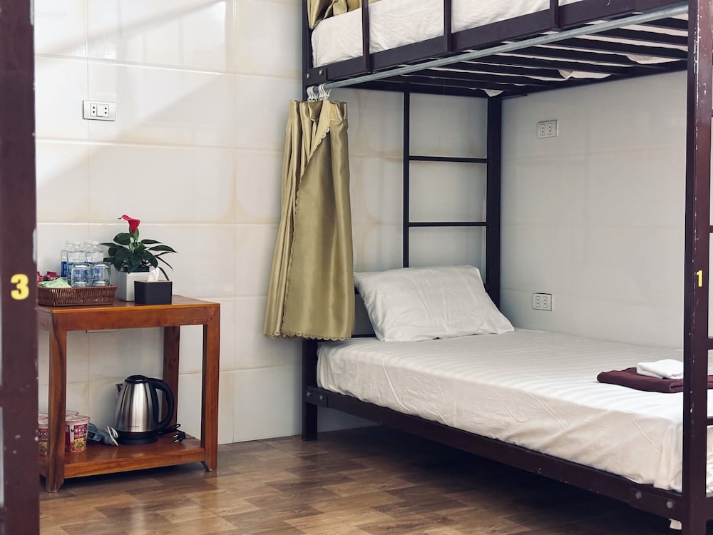 Basic Shared Dormitory, Mountain View photo 1