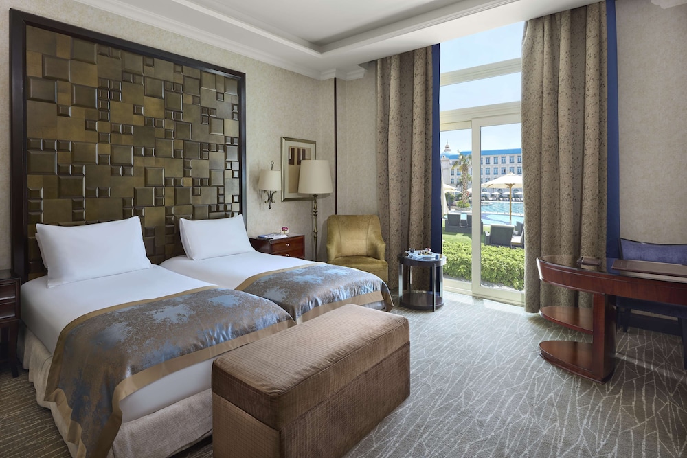 Executive Room, 1 Bedroom, Club Lounge Access, Pool View (Royal Pool Room)