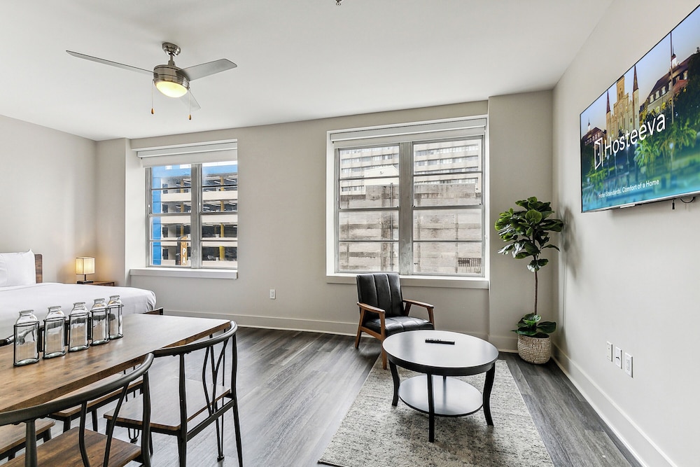 Signature Studio, 1 Queen Bed