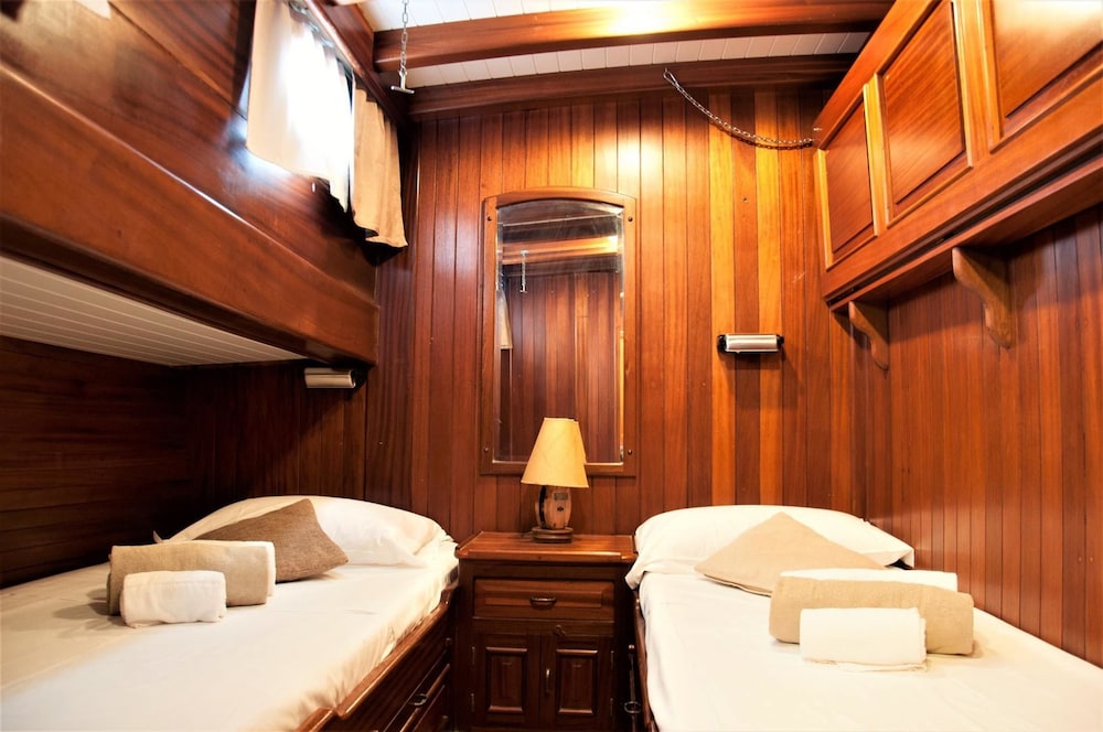 Cabin, 3 Twin Beds