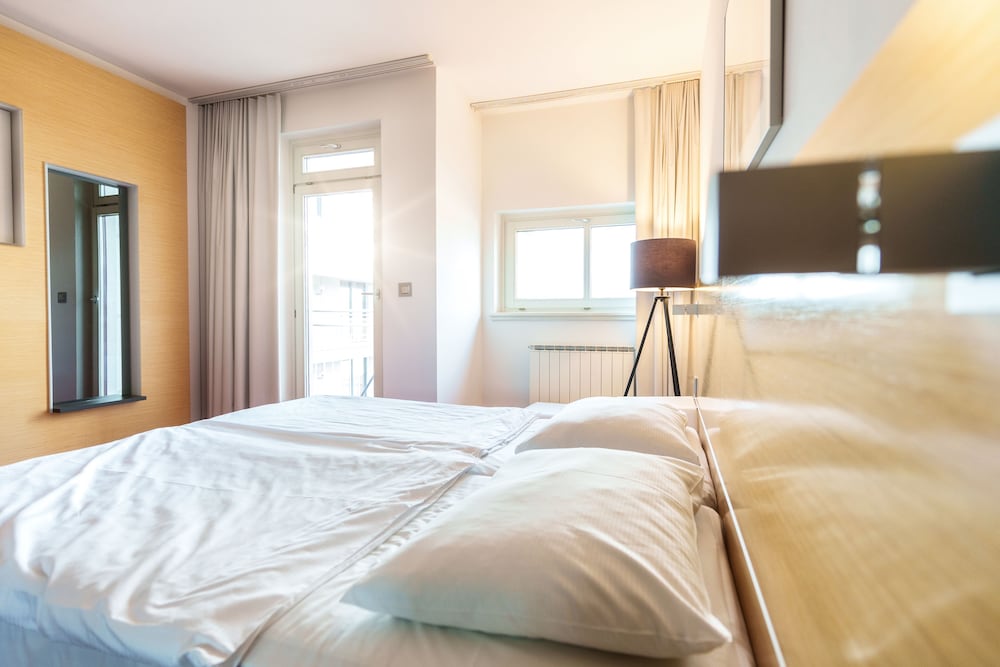 Double or Twin Room - Photo 8